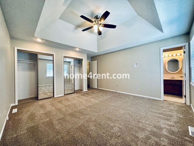 Building Photo - Beautiful Overland Park Home!