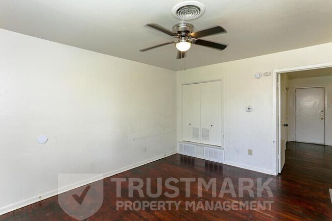 Building Photo - 507 Adams Ave