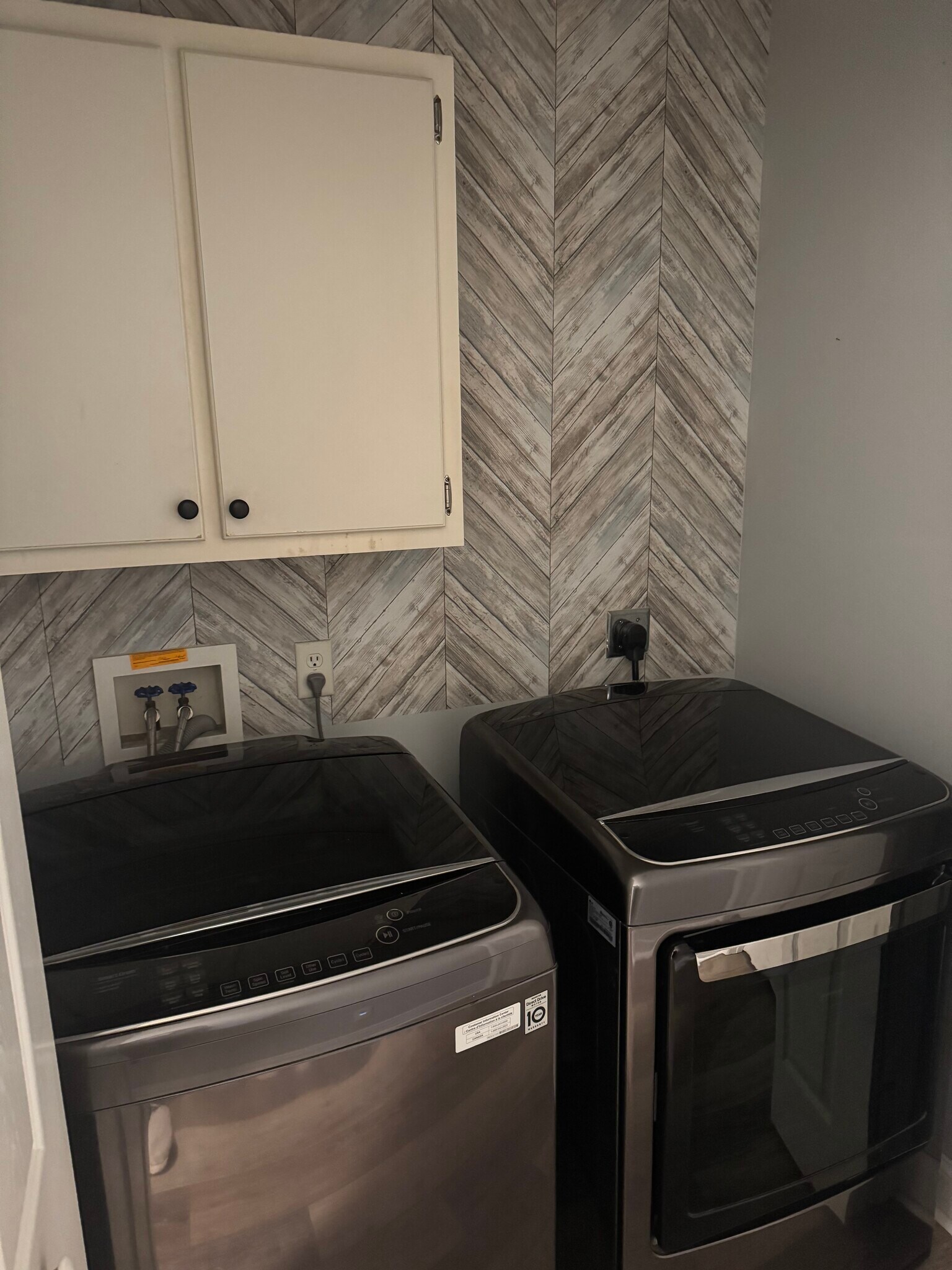 Building Photo - 407 Royal Pines Way