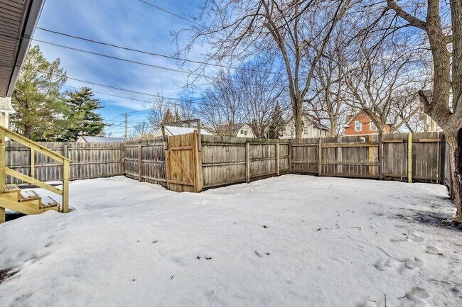 Building Photo - 1501 Sherburne Ave