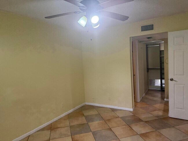 Building Photo - 3130 Millwood Terrace