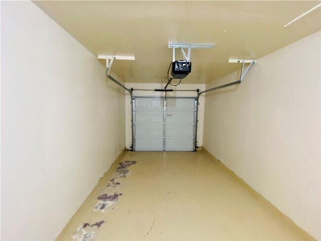 Building Photo - 1710 Ledgewood Dr