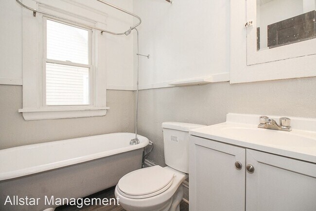 Building Photo - 2 br, 1 bath House - 11808 Parkhill Avenue Up