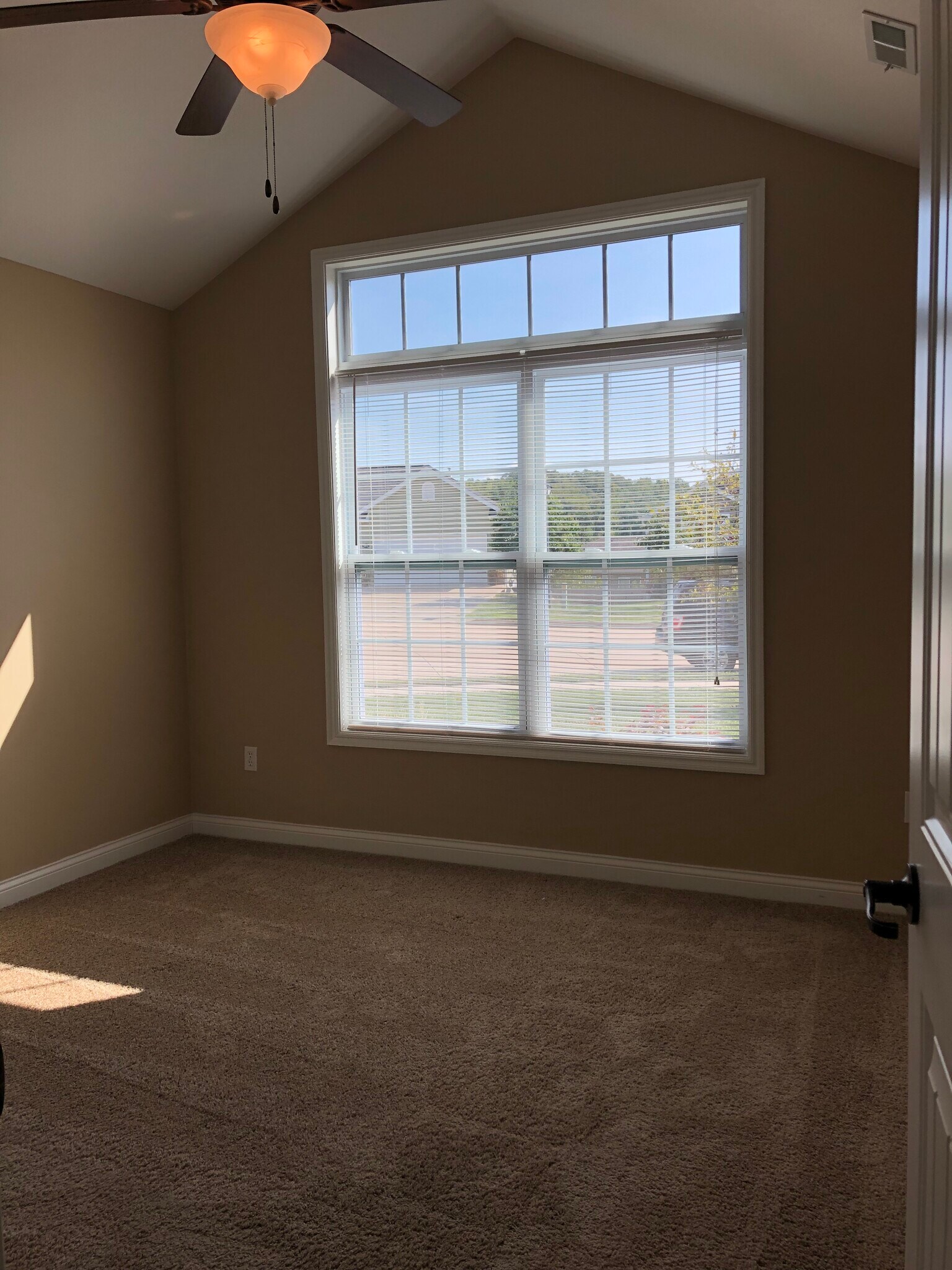 Building Photo - 5811 Islip Dr