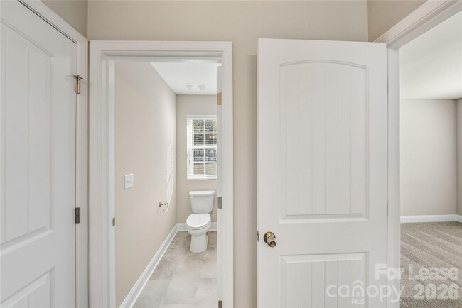 Building Photo - 11507 Vly Oaks Ln