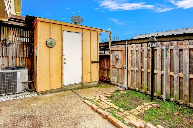 Building Photo - 4057 Young St