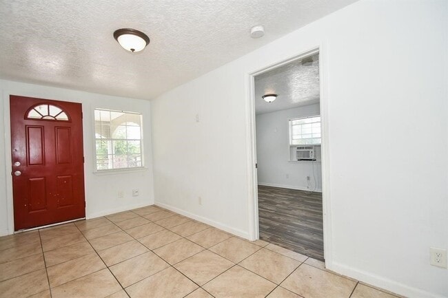 Building Photo - 4409 Hershe St