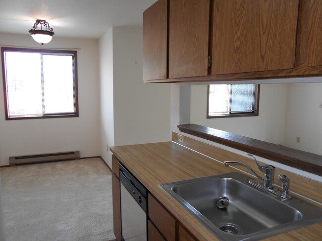 Building Photo - Pre-Leasing! Check out this 2 bedroom, 1 b...