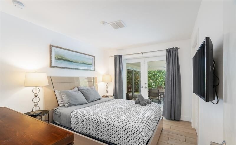 Building Photo - 2409 NE 22nd Terrace