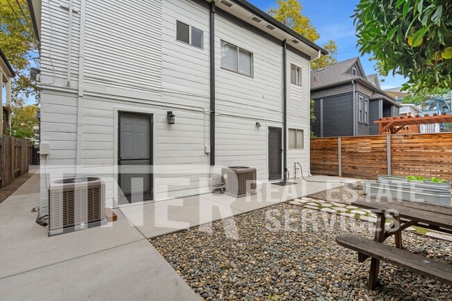 Building Photo - 1510 E Street-