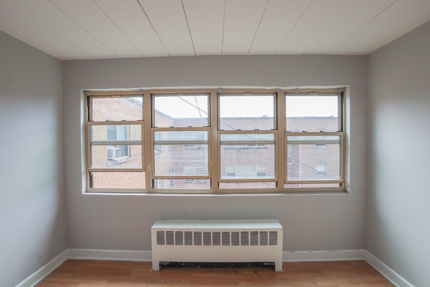 Building Photo - 5653 N Christiana Ave
