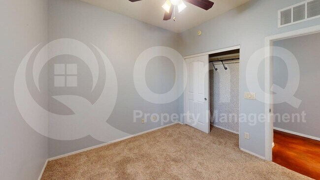 Building Photo - 1419 W Red Creek Dr