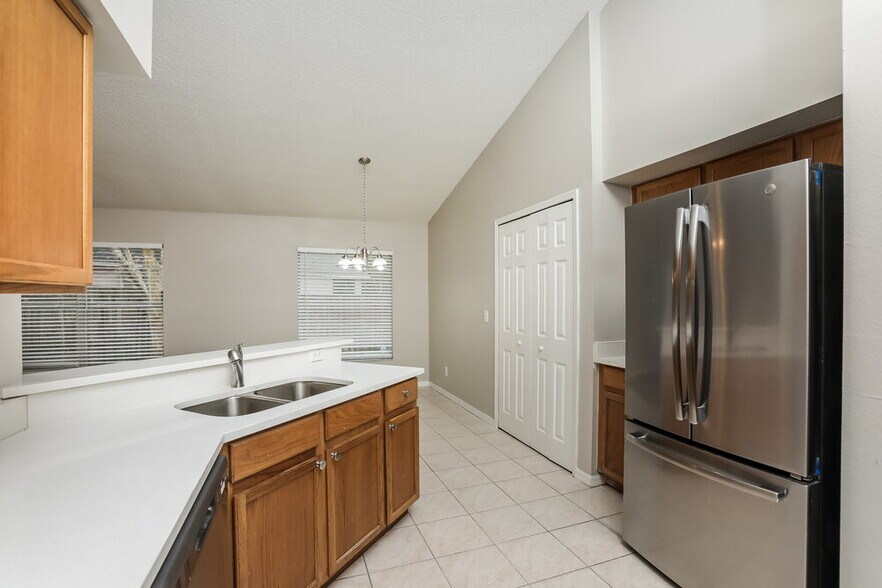 Building Photo - 13709 Valleybrooke Ln
