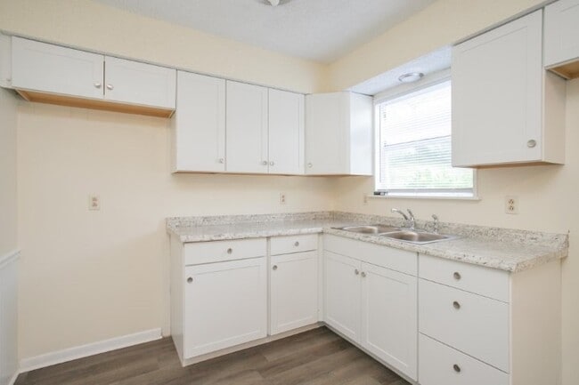 Building Photo - 105 Robert Yoest Dr