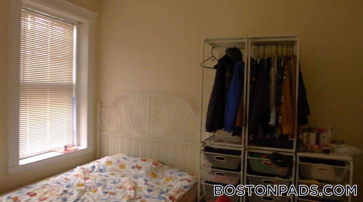 Building Photo - 447 Park Dr