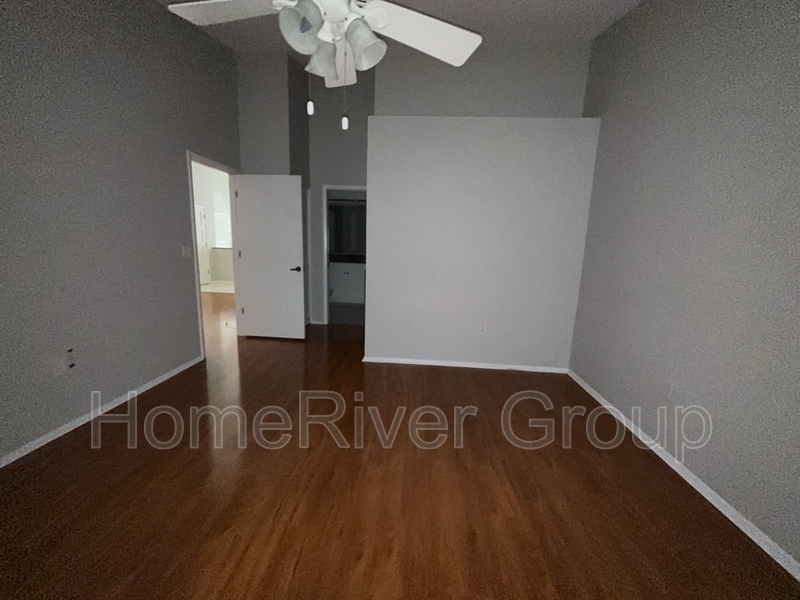 Building Photo - 5508 Salem Square Dr S