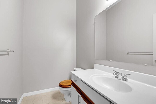 Building Photo - 1639 Carriage House Terrace