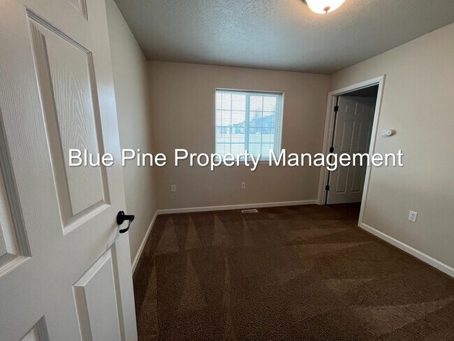 Building Photo - 145 Clubhouse Cir