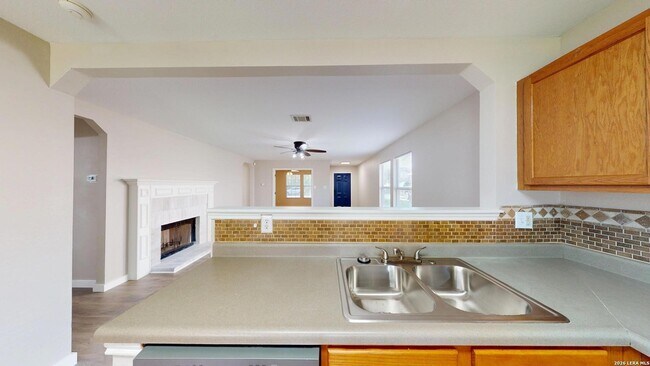 Building Photo - 145 S Willow Way