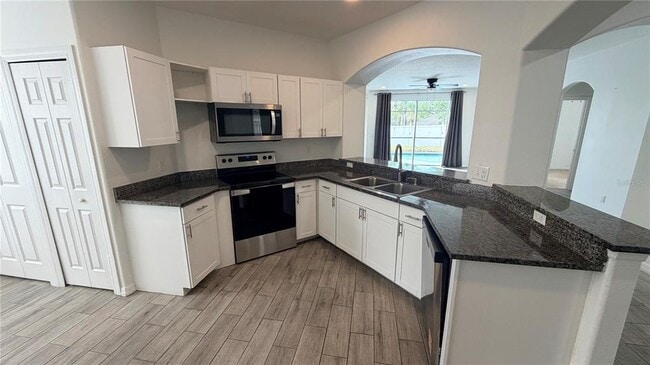 Building Photo - 456 Knollwood Dr