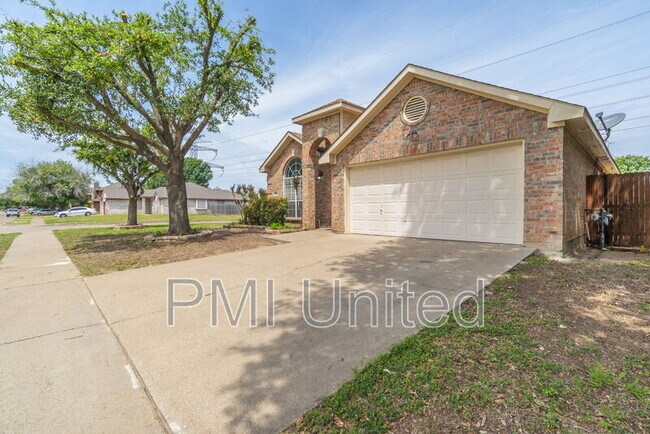 Building Photo - 2758 Red Oak Dr