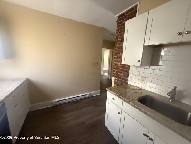 Building Photo - 1614 Linden St