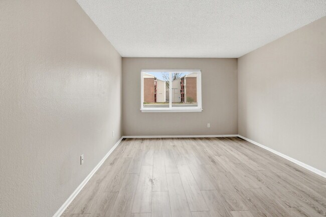 Building Photo - $1,495.95 - 1 Bed, 1 Bath Updated Unit in Westminster with In Unit Washer/Dryer!