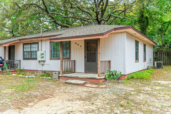 Primary Photo - Cozy duplex in the heart of Niceville!