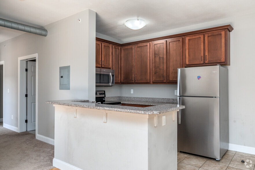 3BR, 2BA - 1,350SF - Dining Area - Clinton Street Commons Apartments