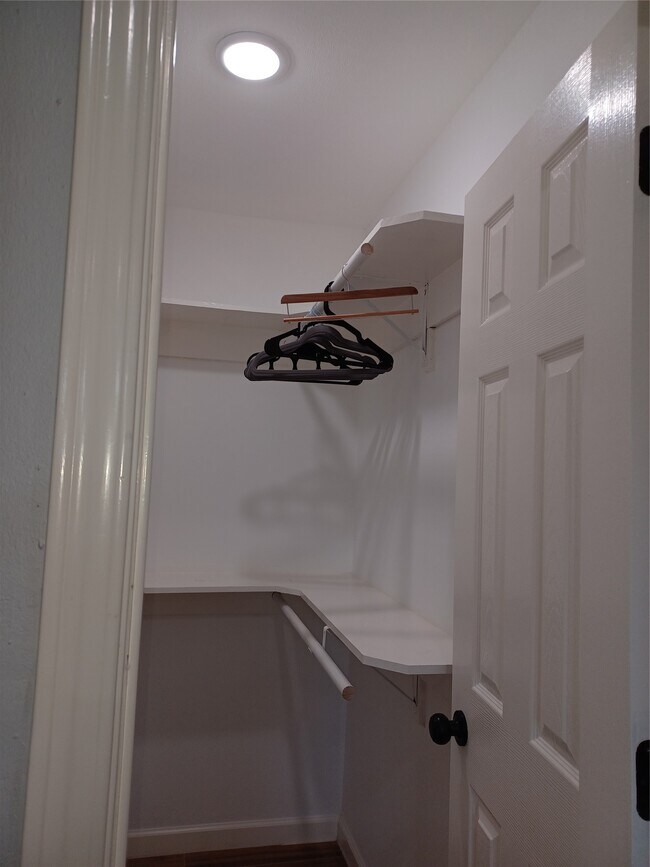 Building Photo - 5815 Schevers St