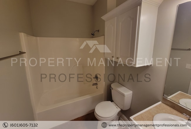 Building Photo - Tranquil Haven for Rent in Charming Brandon!