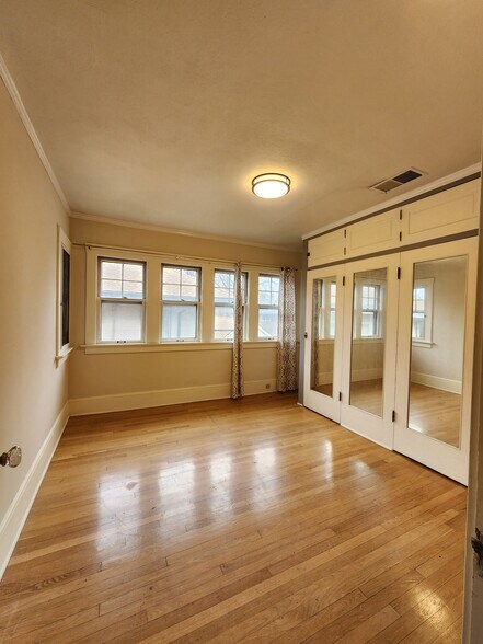 Building Photo - 1804 NE 24th Ave