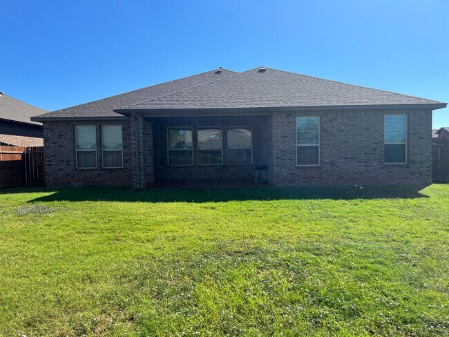 Building Photo - 4  bed 2 bath 2 car in Mustang Schools