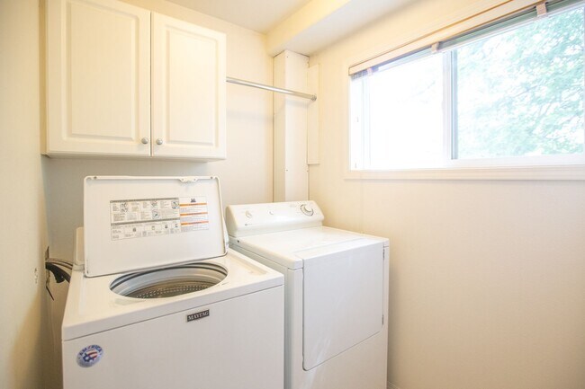 Building Photo - 11370 SW Thunder Terrace