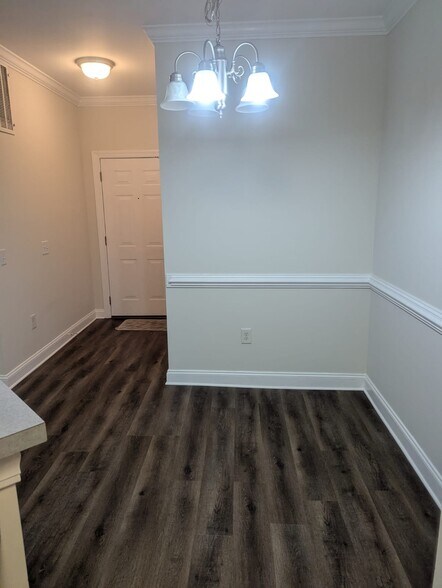 Building Photo - 2073 Silvercrest Dr