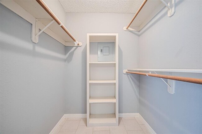 Building Photo - 8541 Sands Point Dr