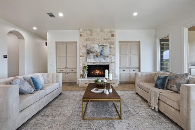 Building Photo - 4805 Mirador Dr