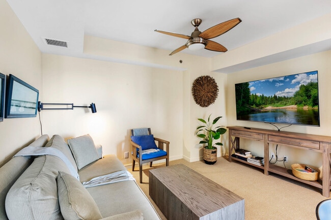 Building Photo - 4050 N Ocean Dr