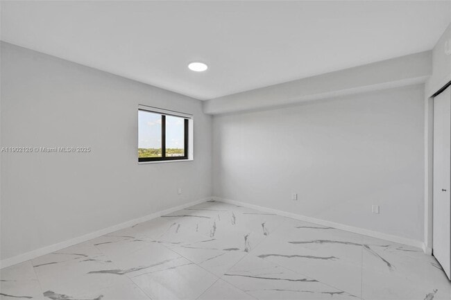 Building Photo - 840 NE 130th St