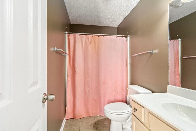 Building Photo - 4264 Live Oak Dr