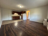 Building Photo - 1 Bedroom, 1 Bath Apartment at the Brookside Apartments!