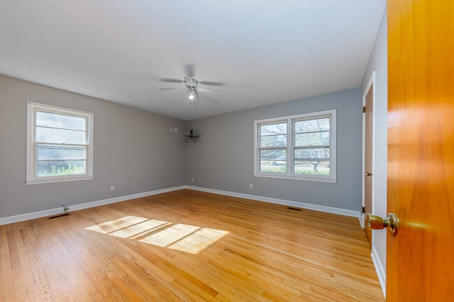 Building Photo - 1009 Park Dr