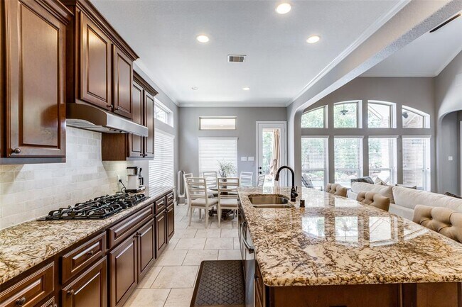 Building Photo - 15 Canoe Bend Dr