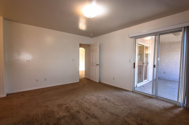 Building Photo - 6200 N Rockland Dr