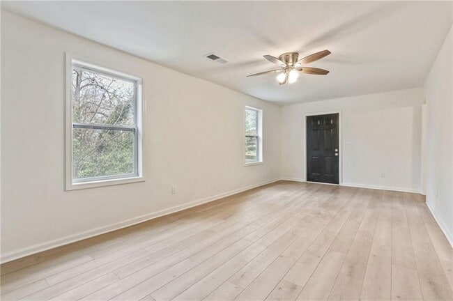Building Photo - 20 Pennington Ave SW