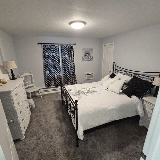 Building Photo - 1304 Worden Ave