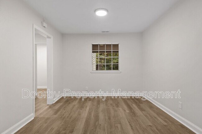 Building Photo - 1610 Parkway Dr