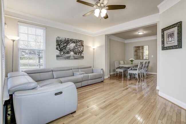Building Photo - BEAUTIFUL 4 LEVEL TOWNHOME IN GERMANTOWN. 4 BEDROOM, 4.5 BATHS