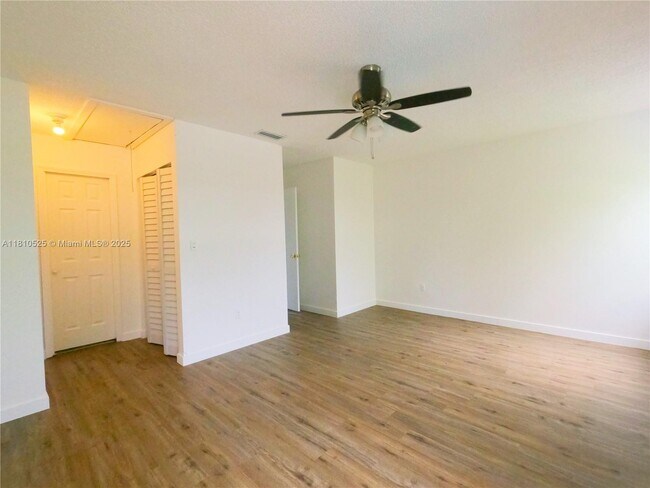 Building Photo - 11733 SW 117th Ct