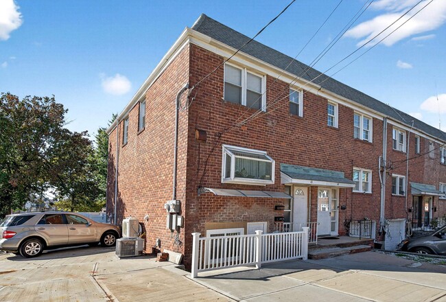 Building Photo - 43 Sycamore Rd